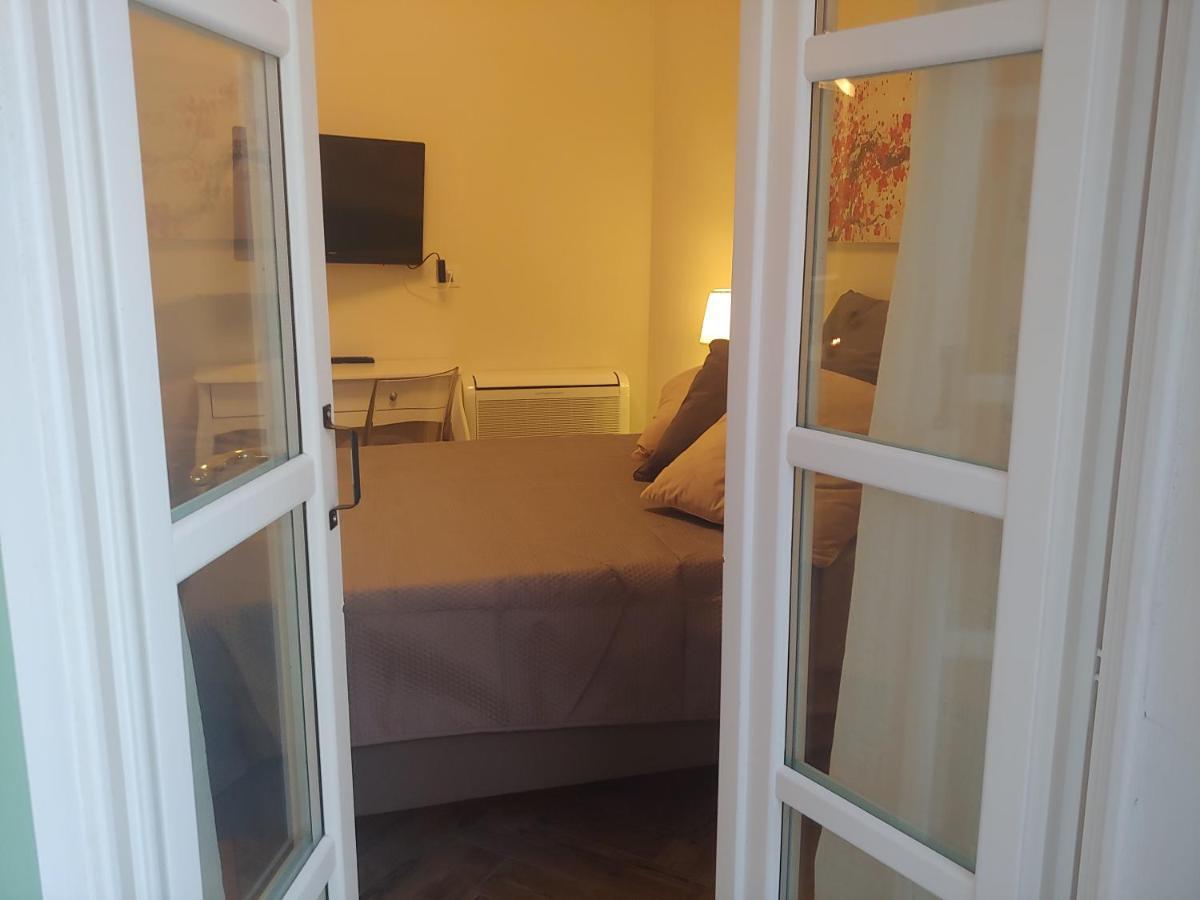 Tiny Room Сассарі Екстер'єр фото